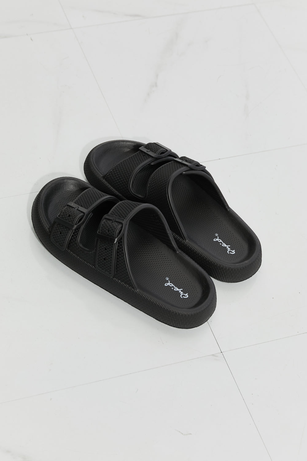 Comfy Casual Rubber Slide Sandal in Black