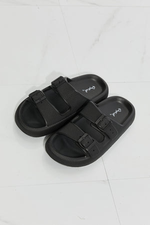 Comfy Casual Rubber Slide Sandal in Black